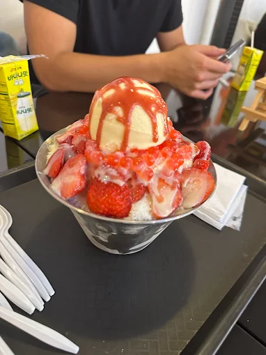 Korean strawberry bingsu dessert